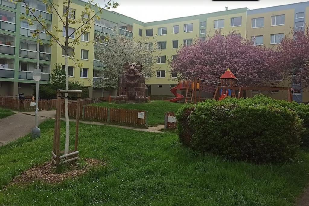Family For 6, 10mins To Centre, Free Parking, Quiet Location, New Furniture, Balcony * Prag