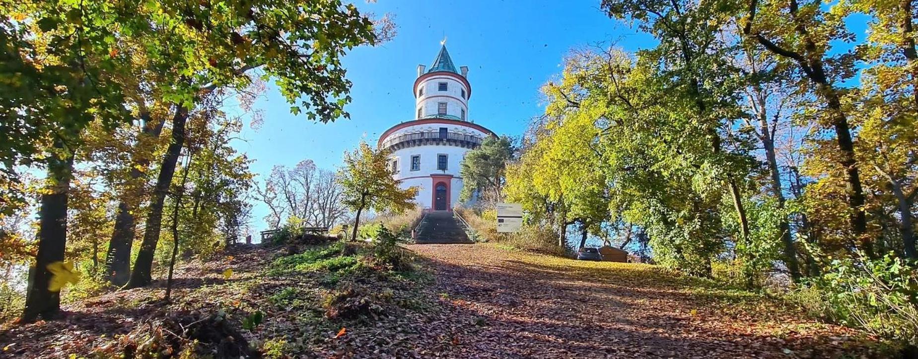 Family For 6, 10mins To Centre, Free Parking, Quiet Location, New Furniture, Balcony Apartment Prag